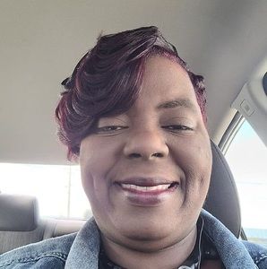 Meet your Posher, Denise